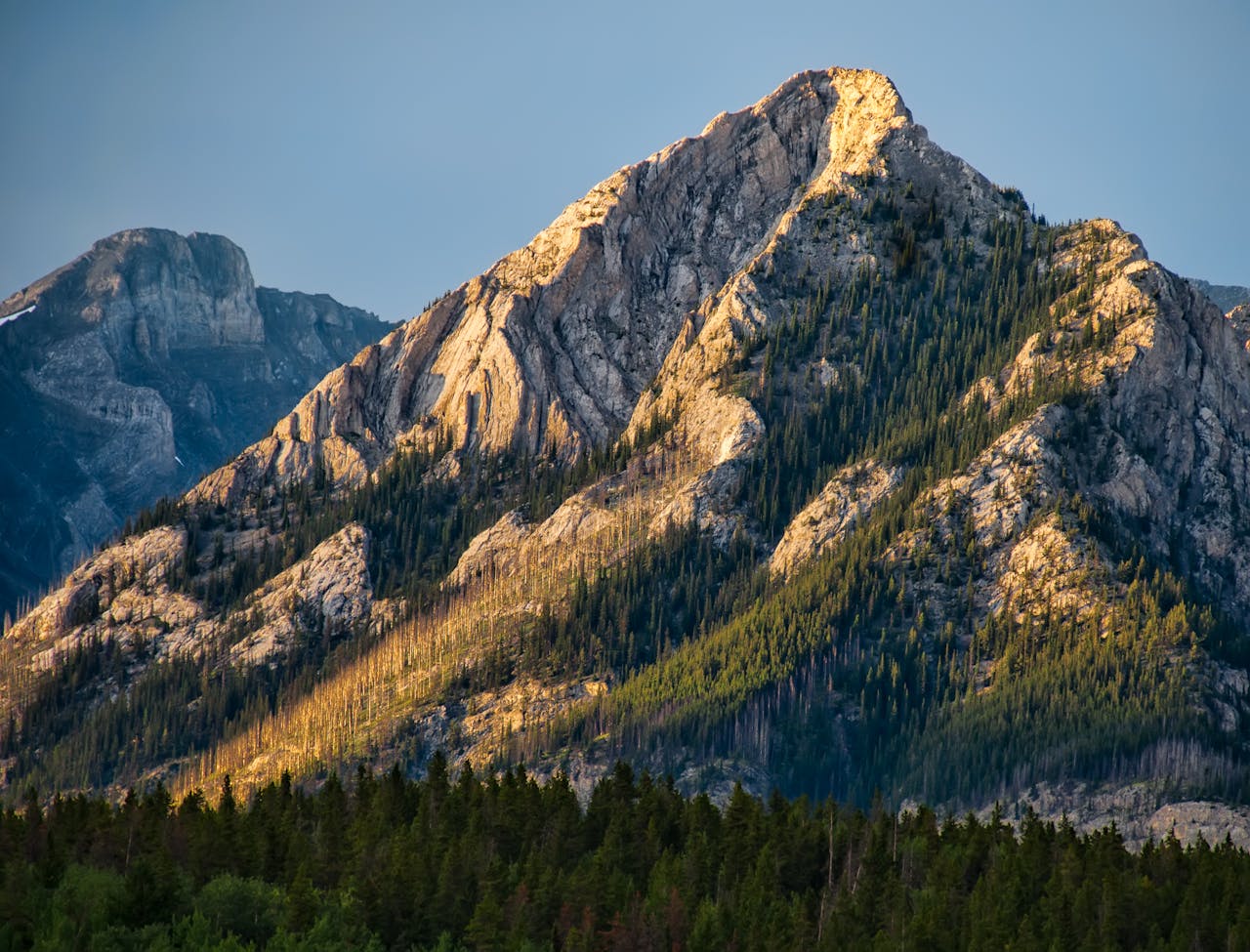 Captivating view of the Rocky Mountains at sunset in Banff National Park, showcasing stunning natural beauty.